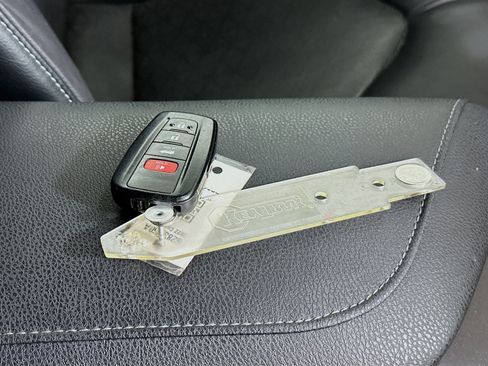 Used 2022 Toyota Camry XSE FWD image 33