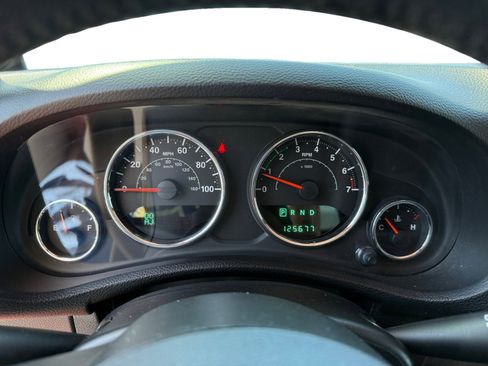 Used 2013 Jeep Wrangler Unlimited Sahara AWD/4WD image 11