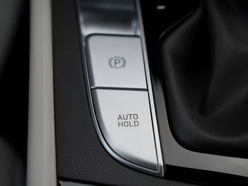 Certified 2026 Hyundai Elantra Limited FWD image 32