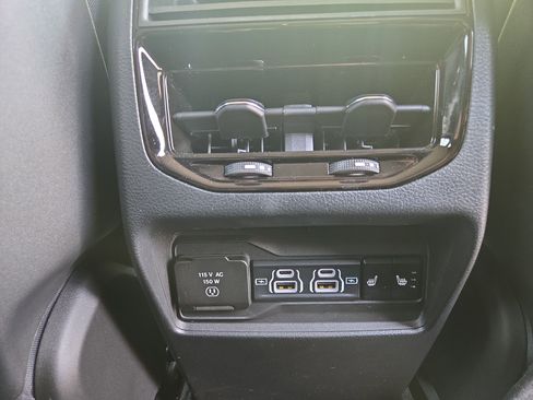 Used 2024 Jeep Grand Cherokee Limited image 33