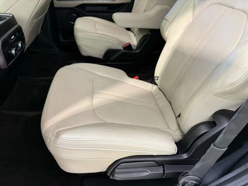 Used 2019 Ford Expedition Platinum image 28