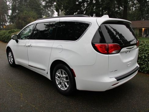 Used 2020 Chrysler Voyager Lxi image 4