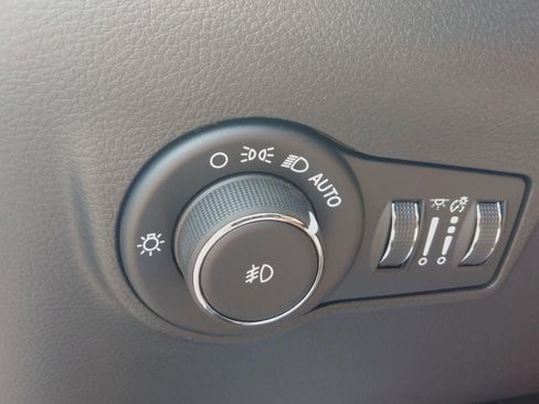 New 2025 Jeep Compass Latitude image 12