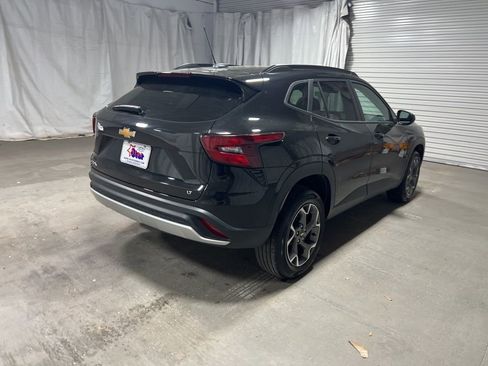 Used 2025 Chevrolet Trax LT image 8