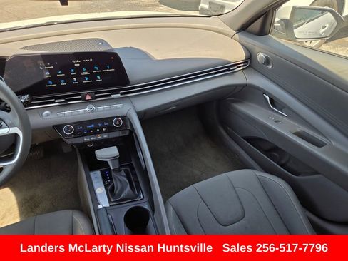 Used 2024 Hyundai Elantra SEL FWD image 16