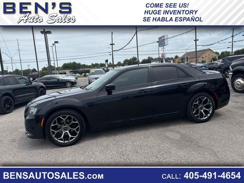 Used 2018 Chrysler 300 S RWD image 1