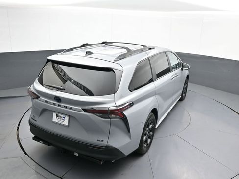 Used 2025 Toyota Sienna XLE Woodland Edition AWD/4WD image 40