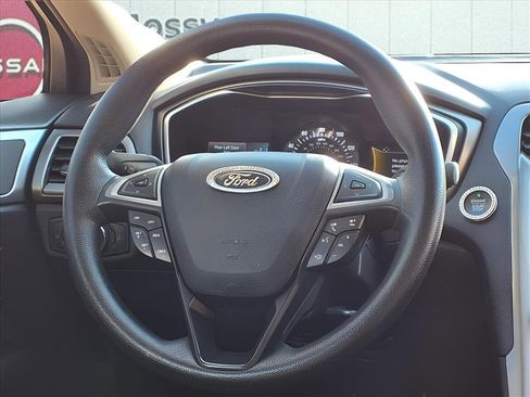 Used 2020 Ford Fusion SE image 17