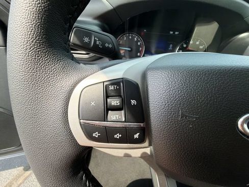 Used 2024 Ford Explorer XLT AWD/4WD image 31