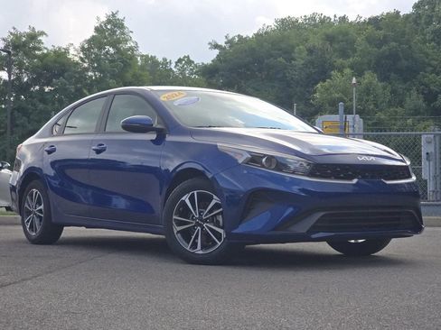 Used 2024 Kia Forte LXS w/ LXS Technology Package FWD image 2