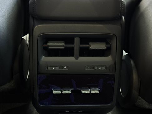 New 2025 Porsche Macan Electric image 15