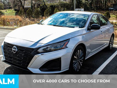 Used 2024 Nissan Altima 2.5 SV image 2