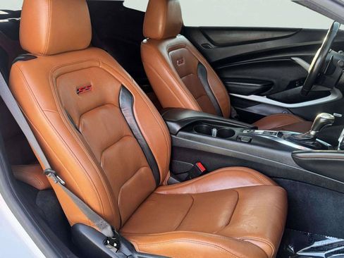 Used 2019 Chevrolet Camaro SS RWD image 39