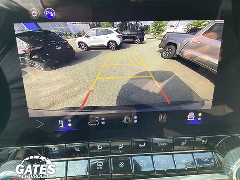 Used 2025 Chevrolet Colorado ZR2 w/ Technology Package AWD/4WD image 19