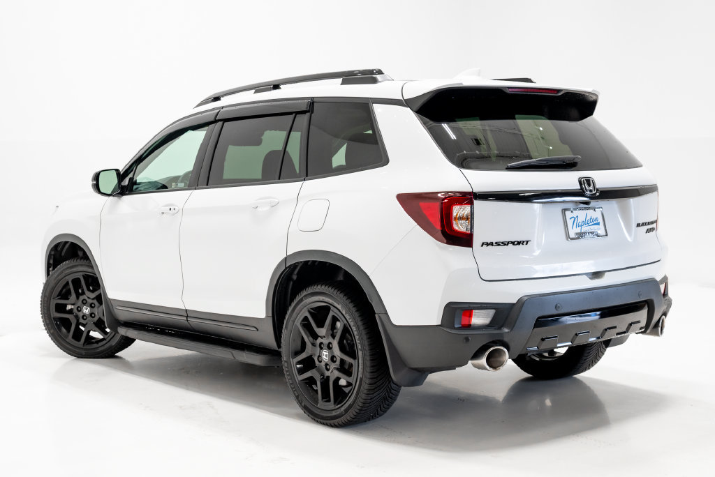 Used 2024 Honda Passport Black Edition image 3