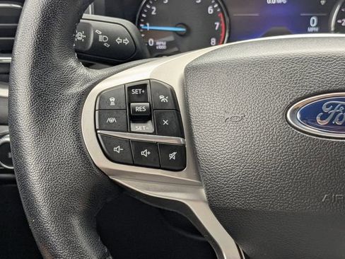 Used 2022 Ford Explorer XLT w/ Equipment Group 202A image 32