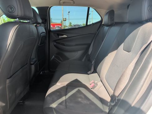 Used 2021 Buick Encore GX Preferred w/ Cold Weather Comfort Package AWD/4WD image 19