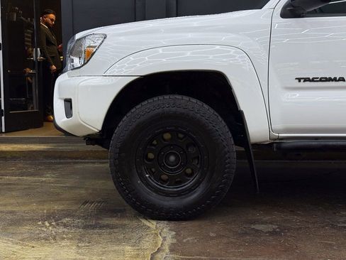 Used 2015 Toyota Tacoma TRD Pro image 4