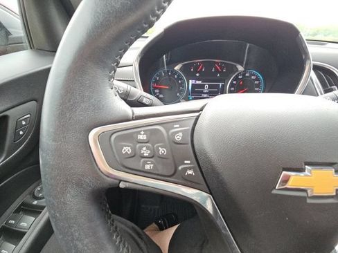 Used 2018 Chevrolet Equinox Premier FWD image 17