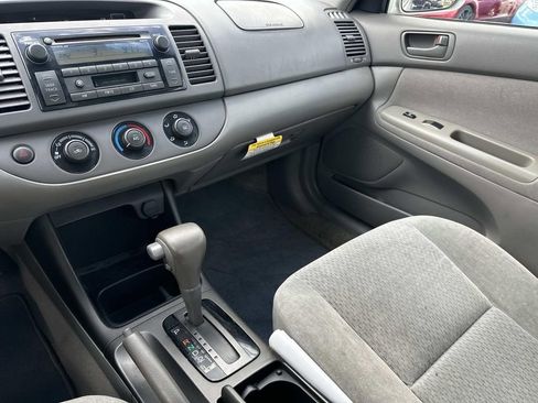 Used 2004 Toyota Camry LE image 29
