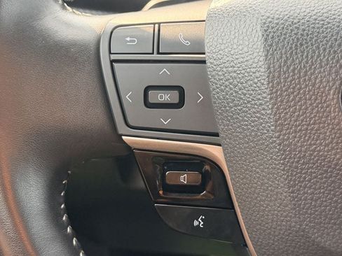 Used 2025 Toyota Camry SE FWD image 21