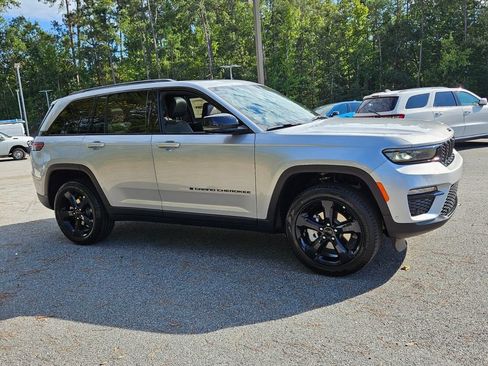 New 2025 Jeep Grand Cherokee Limited w/ Luxury Tech Group II image 1