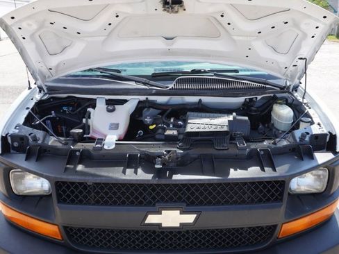 Used 2015 Chevrolet Express 2500 image 9