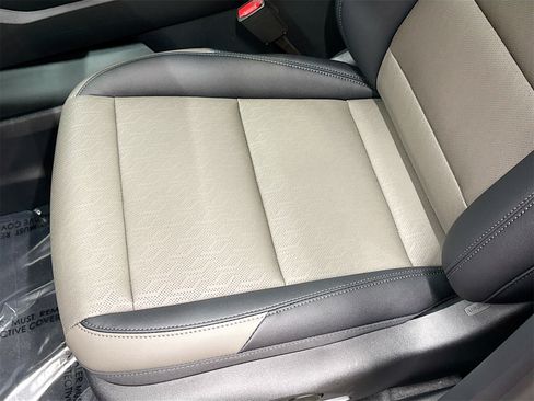 New 2026 Chevrolet Equinox LT w/ Convenience Package II image 19