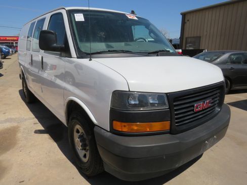 Used 2019 GMC Savana 2500 w/ Driver Convenience Package image 3