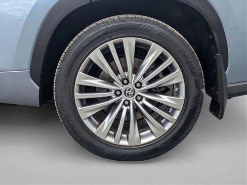 Used 2022 Toyota Highlander Platinum AWD/4WD image 30