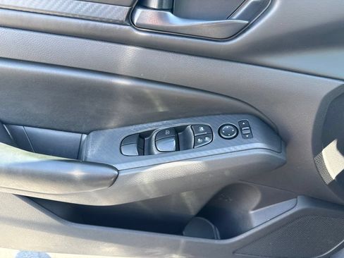 Used 2024 Nissan Altima 2.5 S FWD image 9