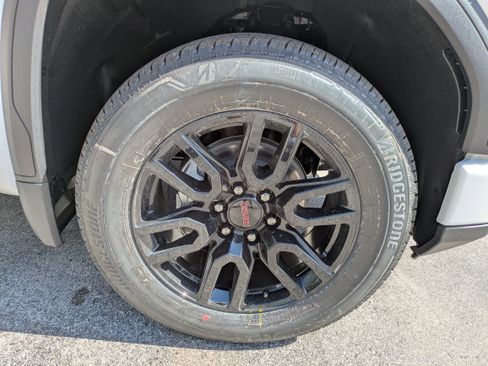 New 2026 GMC Sierra 1500 Elevation image 12