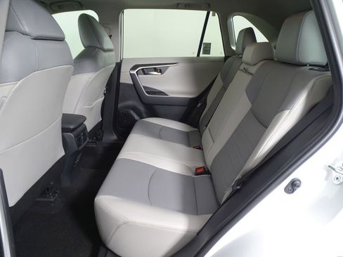 Used 2019 Toyota RAV4 Limited image 14