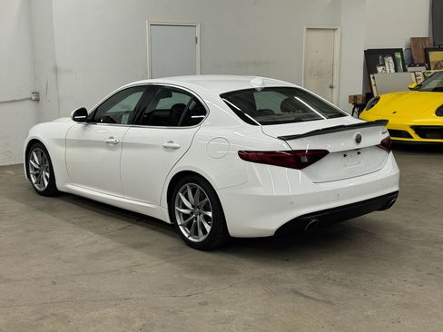 Used 2017 Alfa Romeo Giulia image 4
