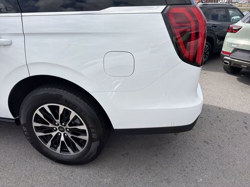 Used 2025 Ford Expedition Platinum AWD/4WD image 10