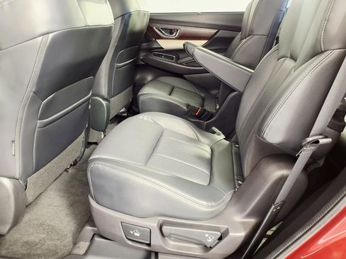 Used 2022 Subaru Ascent Touring image 8