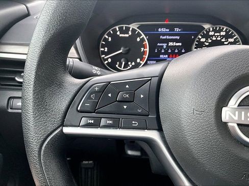 Used 2025 Nissan Altima 2.5 SV FWD image 18