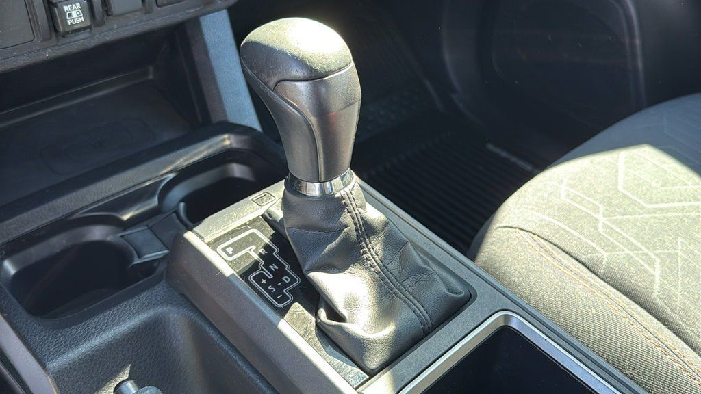 Used 2020 Toyota Tacoma TRD Off-Road AWD/4WD image 18