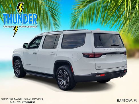 Certified 2022 Jeep Wagoneer Series III w/ Flexible Seating Group RWD image 3