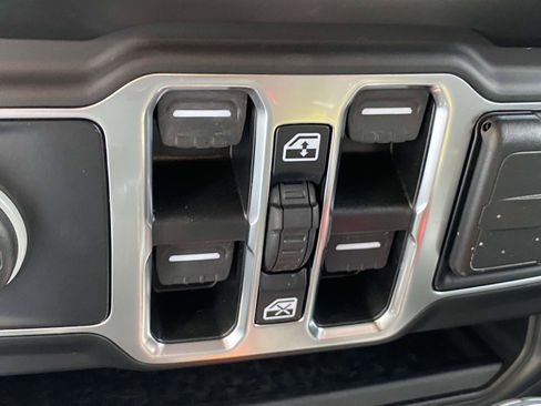 Used 2023 Jeep Wrangler Sahara w/ Cold Weather Group image 5