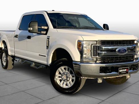 Used 2018 Ford F250 XLT w/ Snow Plow Prep Package image 2