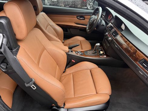 Used 2013 BMW 335i Convertible image 4