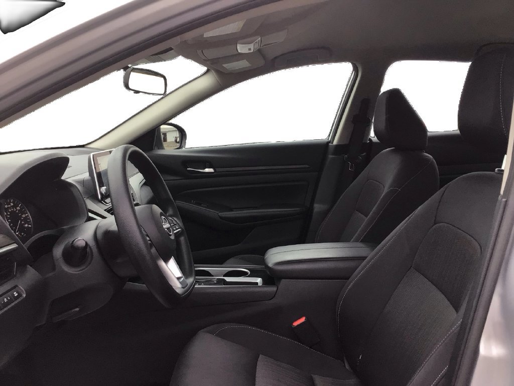 Used 2024 Nissan Altima 2.5 SV FWD image 9