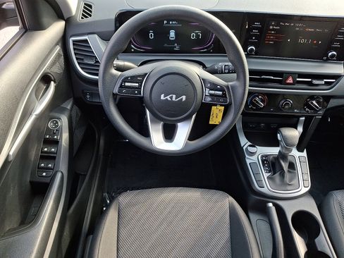 Used 2025 Kia Seltos LX image 11