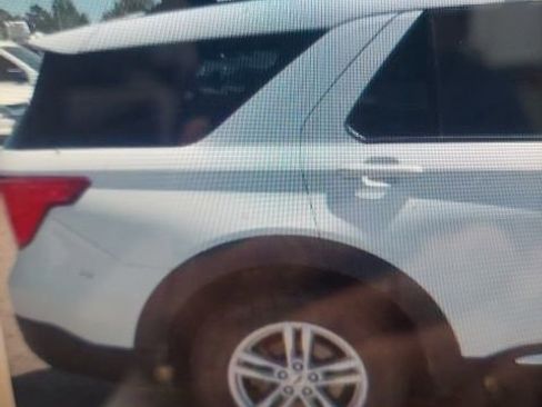 Used 2021 Ford Explorer XLT image 17