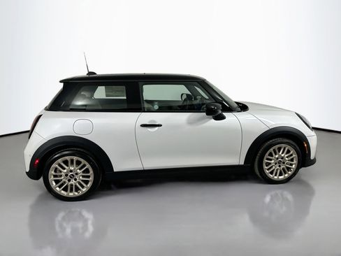 Used 2025 MINI Cooper 2-Door Hardtop image 5