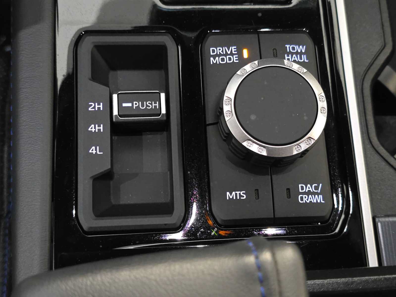 Used 2025 Toyota Sequoia Platinum w/ TRD Off-Road Package AWD/4WD image 17
