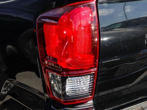 Used 2018 Toyota Tacoma TRD Sport w/ Technology Package image 8