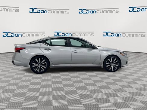 Used 2020 Nissan Altima 2.0 SR image 9
