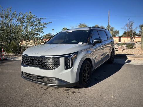 Certified 2025 Kia Carnival SX Prestige image 7